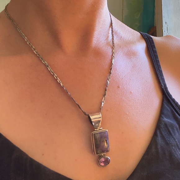 Chaorite and amethyst gemstone silver pendant with braided silver chain - Picture 2 of 7